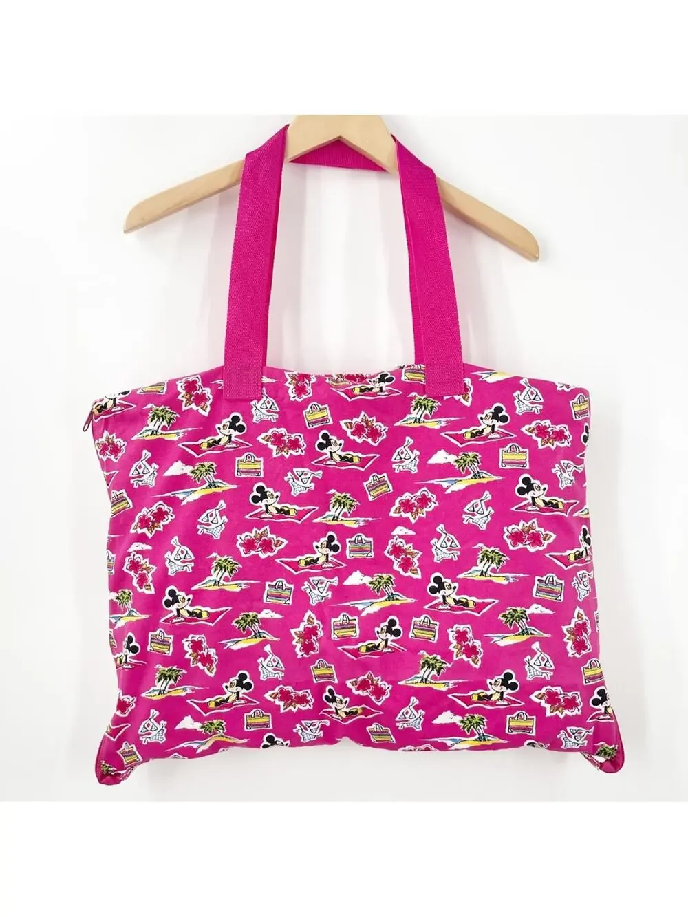 DISNEY STORE Beach Towel with Attached Bag Tote Minnie Mouse Pink Zipper Travel